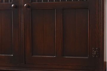 ヴィンテージ家具　イギリスビンテージ　オーク材　素朴な雰囲気が魅力のカップボード(食器棚、飾り棚)
