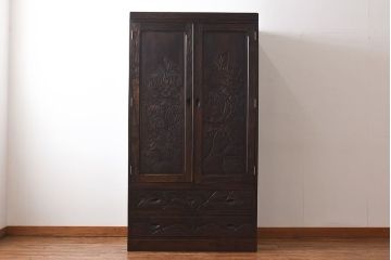 中古　伝統工芸　軽井沢彫り　牡丹の意匠が目を引くワードローブ(洋服タンス)