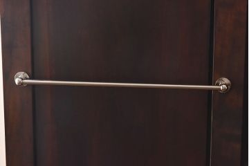 中古　伝統工芸　軽井沢彫り　牡丹の意匠が目を引くワードローブ(洋服タンス)