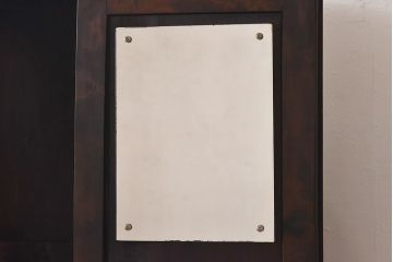 中古　伝統工芸　軽井沢彫り　牡丹の意匠が目を引くワードローブ(洋服タンス)