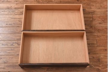 中古　伝統工芸　軽井沢彫り　牡丹の意匠が目を引くワードローブ(洋服タンス)