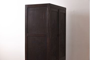 中古　伝統工芸　軽井沢彫り　牡丹の意匠が目を引くワードローブ(洋服タンス)