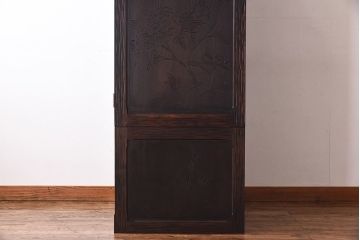 中古　伝統工芸　軽井沢彫り　牡丹の意匠が目を引くワードローブ(洋服タンス)