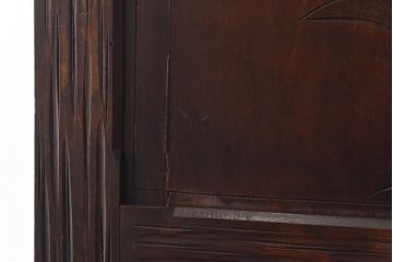 中古　伝統工芸　軽井沢彫り　牡丹の意匠が目を引くワードローブ(洋服タンス)