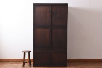 中古　伝統工芸　軽井沢彫り　牡丹の意匠が目を引くワードローブ(洋服タンス)