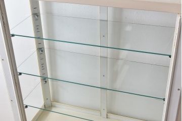 アンティーク家具　【展示品】和製アンティーク　オリジナルペイントが可愛らしいケビント(ガラスケース、収納棚、飾り棚)