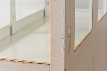 アンティーク家具　【展示品】和製アンティーク　オリジナルペイントが可愛らしいケビント(ガラスケース、収納棚、飾り棚)
