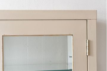 アンティーク家具　【展示品】和製アンティーク　オリジナルペイントが可愛らしいケビント(ガラスケース、収納棚、飾り棚)