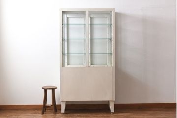 アンティーク家具　【展示品】和製アンティーク　オリジナルペイントが可愛らしいケビント(ガラスケース、収納棚、飾り棚)