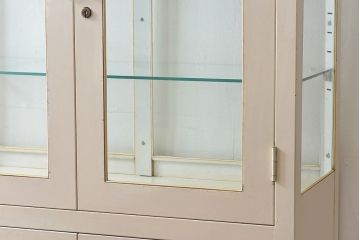 アンティーク家具　【展示品】和製アンティーク　オリジナルペイントが可愛らしいケビント(ガラスケース、収納棚、飾り棚)