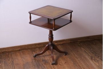 アンティーク家具　イギリスアンティーク　キャスター付き　レザートップのサイドテーブル(ランプテーブル、カフェテーブル、花台)