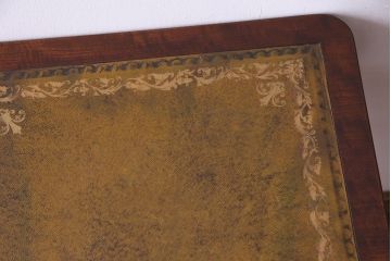 アンティーク家具　イギリスアンティーク　キャスター付き　レザートップのサイドテーブル(ランプテーブル、カフェテーブル、花台)