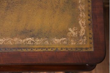 アンティーク家具　イギリスアンティーク　キャスター付き　レザートップのサイドテーブル(ランプテーブル、カフェテーブル、花台)