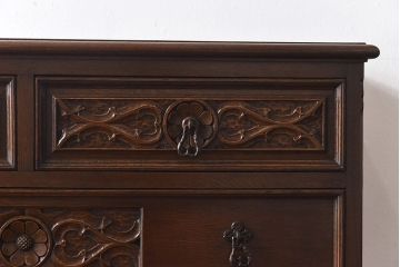 ビンテージ　神戸洋家具老舗たかねや製　上品な雰囲気漂うオーク材のチェスト(引き出し)(永田良介)