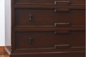 ビンテージ　神戸洋家具老舗たかねや製　上品な雰囲気漂うオーク材のチェスト(引き出し)(永田良介)