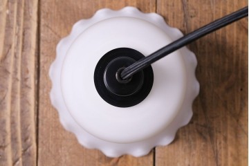 昭和レトロ　薔薇のモチーフが上品なフリルシェード(吊り下げ照明、ペンダントライト、電笠、天井照明)(R-028605)