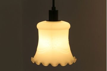 昭和レトロ　薔薇のモチーフが上品なフリルシェード(吊り下げ照明、ペンダントライト、電笠、天井照明)(R-028605)