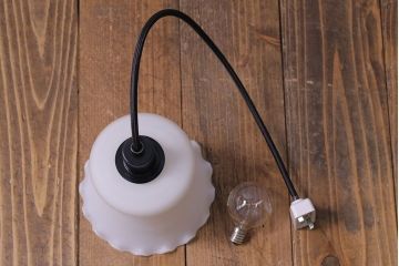 昭和レトロ　薔薇のモチーフが上品なフリルシェード(吊り下げ照明、ペンダントライト、電笠、天井照明)(R-028605)