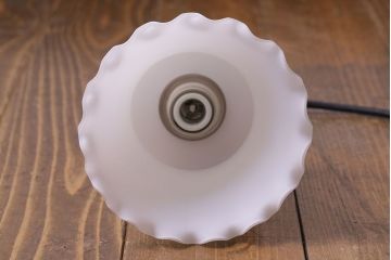 昭和レトロ　薔薇のモチーフが上品なフリルシェード(吊り下げ照明、ペンダントライト、電笠、天井照明)(R-028605)