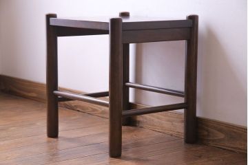 アンティーク雑貨　ビンテージ　北海道民芸家具　シンプルな小振りのサイドテーブル(花台)