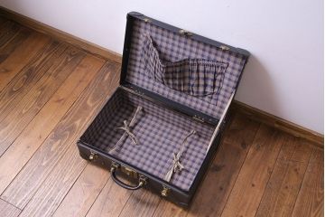 和製アンティーク　昭和中期　ステッカーの貼られた古い質感の小振りなトランク