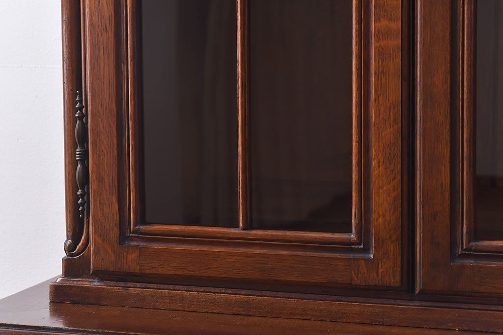 【S様ご成約済み】フランスビンテージ　オーク材　優雅な雰囲気漂う小振りなキャビネット(飾り棚、収納棚、本箱)