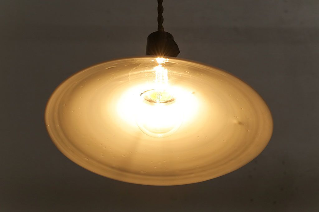 昭和期　懐かしい雰囲気漂うシンプルな平笠シェード(電笠、吊り下げ照明、ペンダントライト)