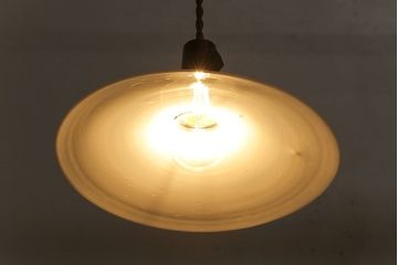 昭和期　懐かしい雰囲気漂うシンプルな平笠シェード(電笠、吊り下げ照明、ペンダントライト)