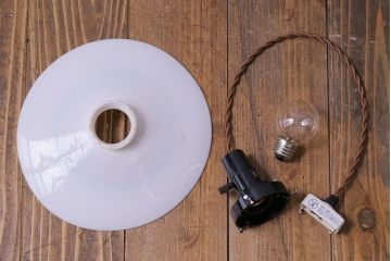 昭和期　懐かしい雰囲気漂うシンプルな平笠シェード(電笠、吊り下げ照明、ペンダントライト)