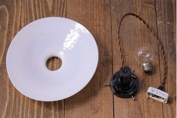 昭和期　懐かしい雰囲気漂うシンプルな平笠シェード(電笠、吊り下げ照明、ペンダントライト)