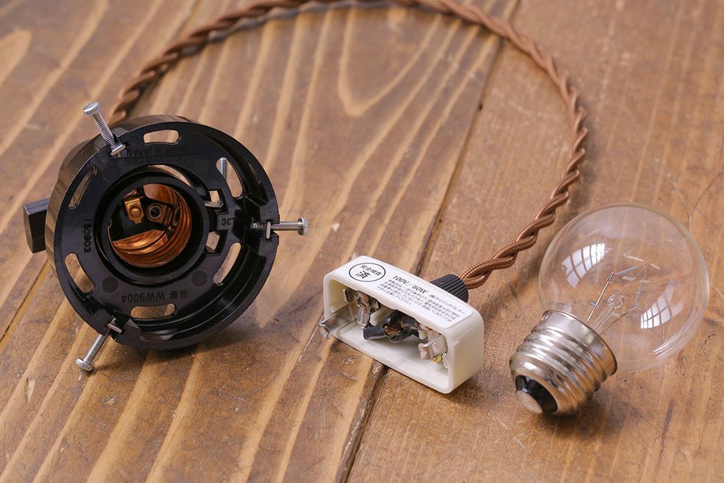 昭和期　懐かしい雰囲気漂うシンプルな平笠シェード(電笠、吊り下げ照明、ペンダントライト)