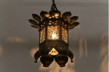 和製アンティーク　金花透　繊細な意匠が魅力の神前猫足六角吊灯篭(灯籠、仏具)