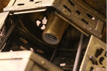和製アンティーク　金花透　繊細な意匠が魅力の神前猫足六角吊灯篭(灯籠、仏具)