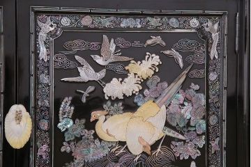 中古　韓国　螺鈿細工　高級品　華やかな重ね茶棚(飾り棚、四方棚)(定価約100万円)