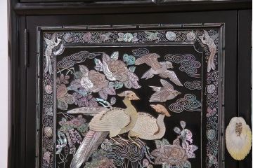 中古　韓国　螺鈿細工　高級品　華やかな重ね茶棚(飾り棚、四方棚)(定価約100万円)