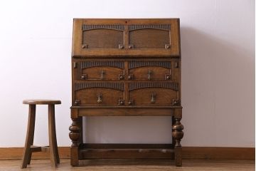 アンティーク家具　イギリスアンティーク　直線的な彫りがモダンなライティングビューロー(ワークデスク、在宅ワーク、在宅用、サイドチェスト)