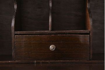 アンティーク家具　イギリスアンティーク　直線的な彫りがモダンなライティングビューロー(ワークデスク、在宅ワーク、在宅用、サイドチェスト)