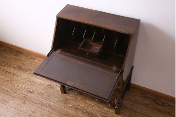 アンティーク家具　イギリスアンティーク　直線的な彫りがモダンなライティングビューロー(ワークデスク、在宅ワーク、在宅用、サイドチェスト)