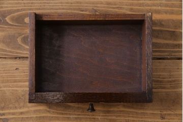 アンティーク家具　イギリスアンティーク　直線的な彫りがモダンなライティングビューロー(ワークデスク、在宅ワーク、在宅用、サイドチェスト)