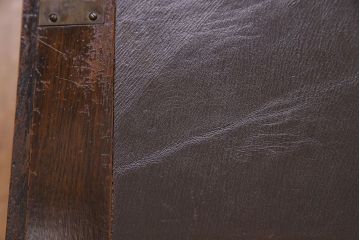 アンティーク家具　イギリスアンティーク　直線的な彫りがモダンなライティングビューロー(ワークデスク、在宅ワーク、在宅用、サイドチェスト)