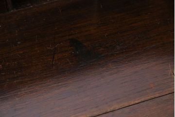 アンティーク家具　イギリスアンティーク　直線的な彫りがモダンなライティングビューロー(ワークデスク、在宅ワーク、在宅用、サイドチェスト)