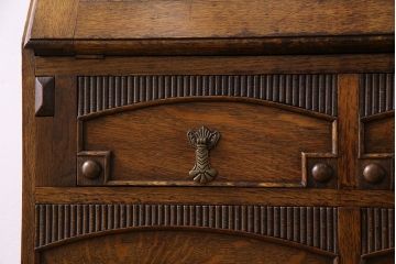 アンティーク家具　イギリスアンティーク　直線的な彫りがモダンなライティングビューロー(ワークデスク、在宅ワーク、在宅用、サイドチェスト)