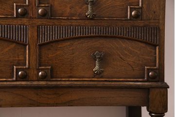 アンティーク家具　イギリスアンティーク　直線的な彫りがモダンなライティングビューロー(ワークデスク、在宅ワーク、在宅用、サイドチェスト)