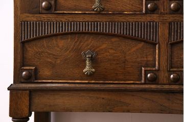 アンティーク家具　イギリスアンティーク　直線的な彫りがモダンなライティングビューロー(ワークデスク、在宅ワーク、在宅用、サイドチェスト)