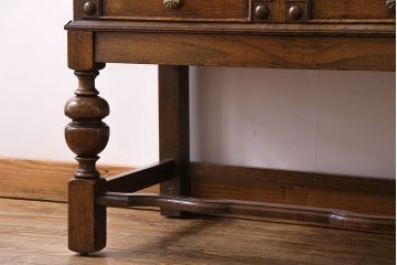 アンティーク家具　イギリスアンティーク　直線的な彫りがモダンなライティングビューロー(ワークデスク、在宅ワーク、在宅用、サイドチェスト)