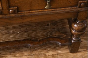 アンティーク家具　イギリスアンティーク　直線的な彫りがモダンなライティングビューロー(ワークデスク、在宅ワーク、在宅用、サイドチェスト)