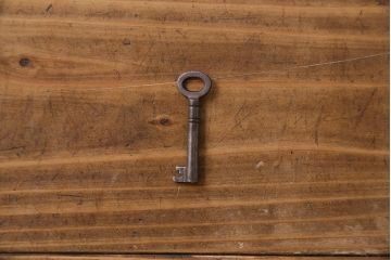 アンティーク家具　イギリスアンティーク　直線的な彫りがモダンなライティングビューロー(ワークデスク、在宅ワーク、在宅用、サイドチェスト)