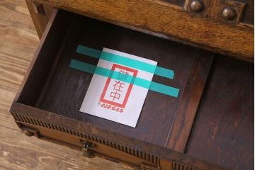 アンティーク家具　イギリスアンティーク　直線的な彫りがモダンなライティングビューロー(ワークデスク、在宅ワーク、在宅用、サイドチェスト)