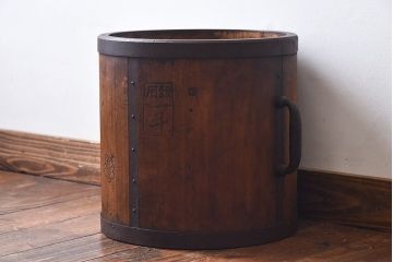 アンティーク雑貨　和製アンティーク　錆のある取っ手が渋い味わいの一斗升(いっとます)