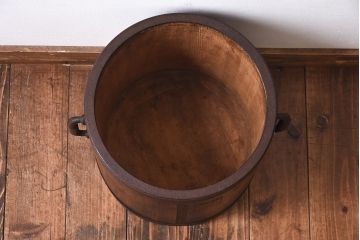 アンティーク雑貨　和製アンティーク　錆のある取っ手が渋い味わいの一斗升(いっとます)